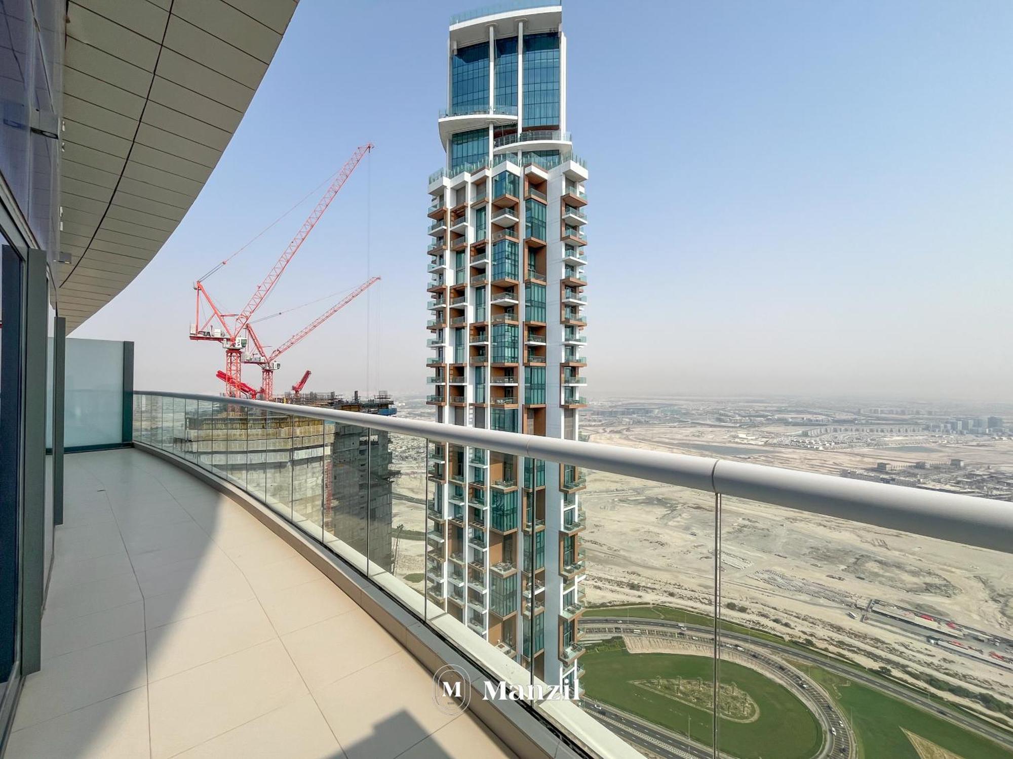 Manzil - 1br In Paramount With Top-floor Luxury Living